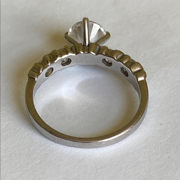 925 Sterling Silver Ring Set with Clear Stones

Size 8 - Picture 11 of 12